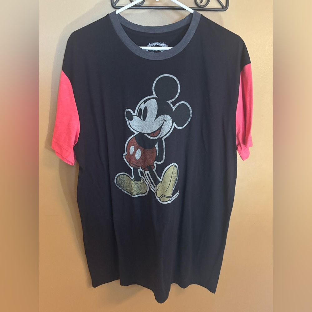 Disney Men’s Black/Red Mickey Short Sleeve Tee XL Preloved